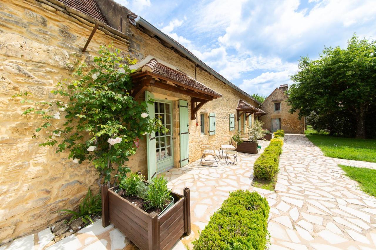 Hotel De La Ferme Lamy Meyrals Exterior photo